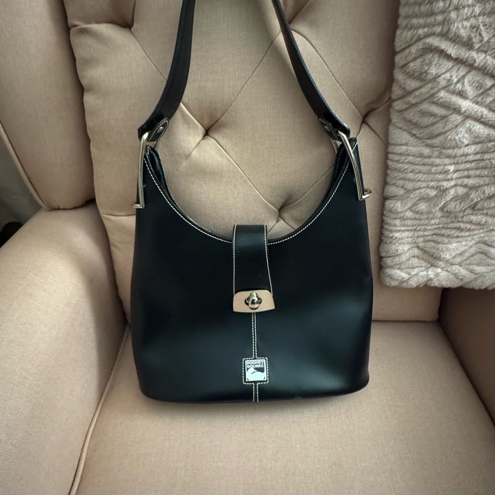 dooney and bourke - Black Leather Shoulder Bag
